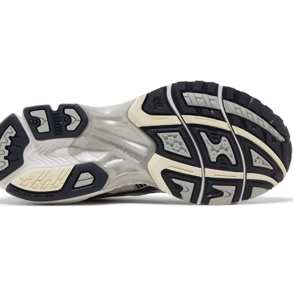14 White ASICS Midnight W Gel-Kayano 0818